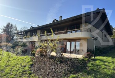 Lumineuse villa avec une magnifique vue sur le lac et les montagnes