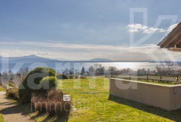 Vue à couper le souffle pour cette villa jumelée