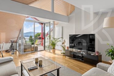 En exclusivité - Appartement en attique avec vue sur le lac et les Alpes