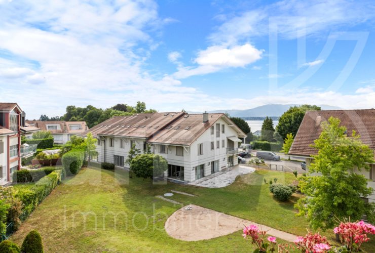 En exclusivité - Appartement en attique avec vue sur le lac et les Alpes