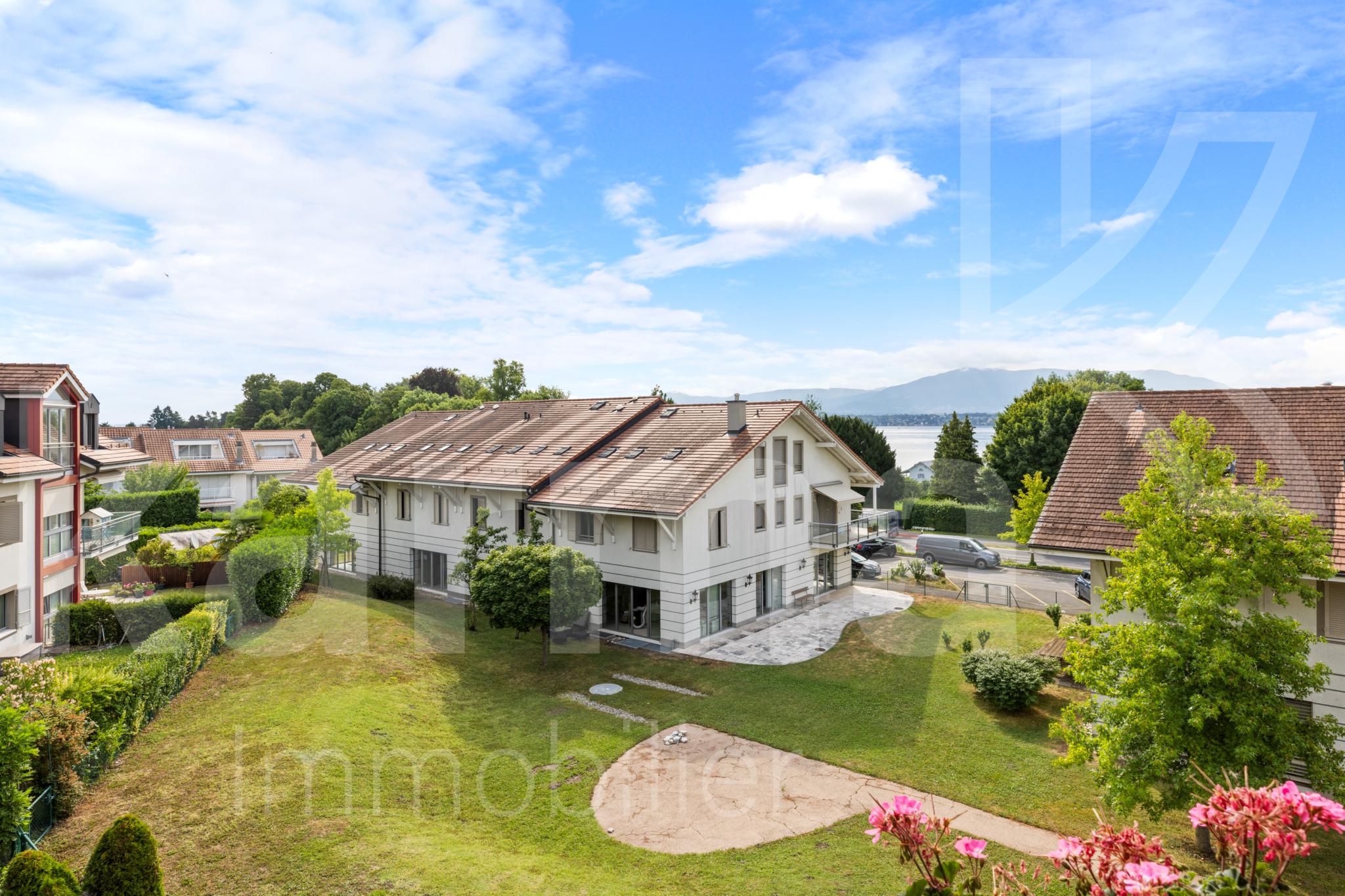 En exclusivité - Appartement en attique avec vue sur le lac et les Alpes