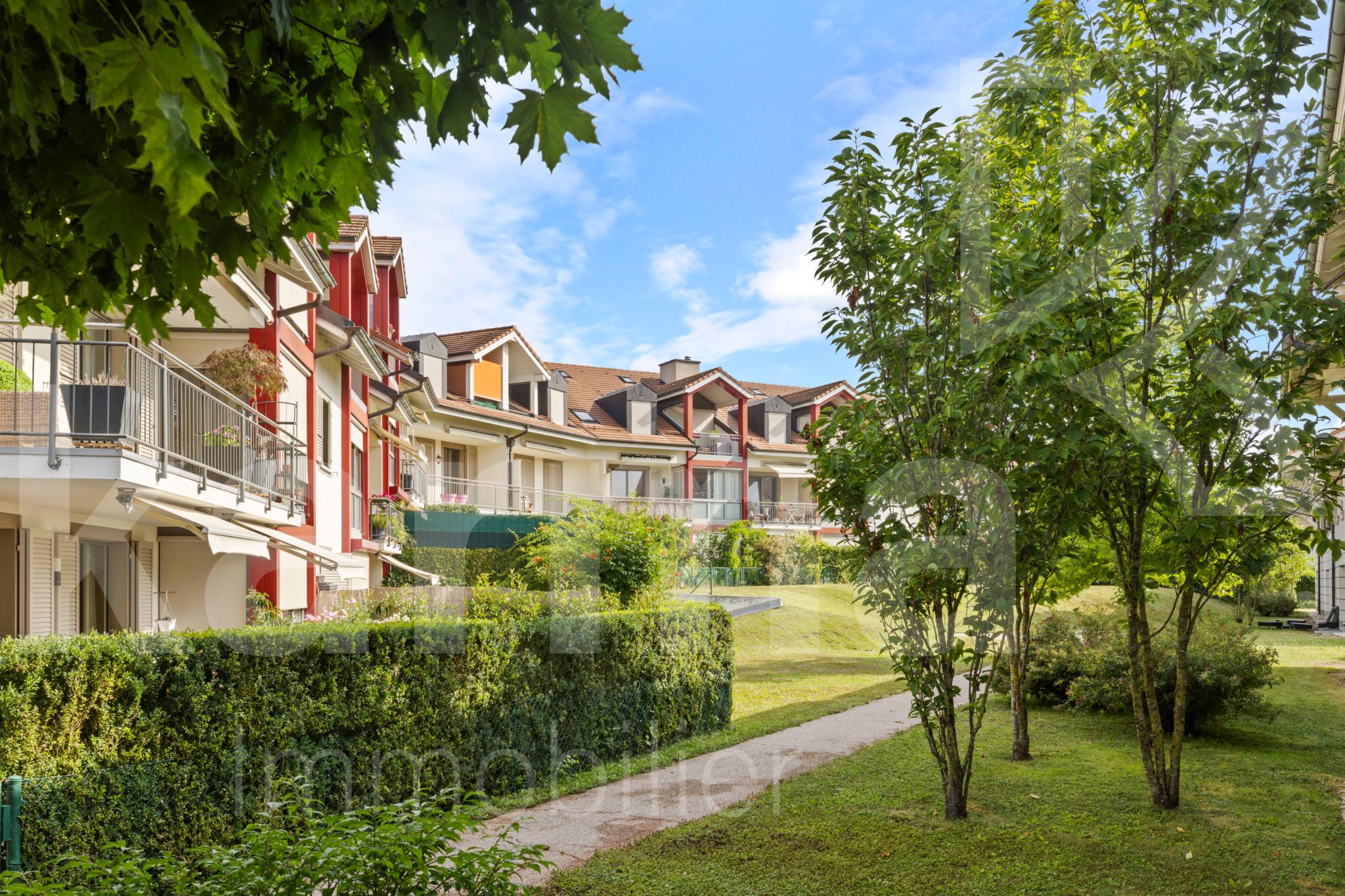 En exclusivité - Appartement en attique avec vue sur le lac et les Alpes