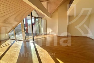 En exclusivité - Appartement en attique avec vue sur le lac et les Alpes