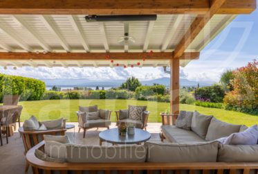 En exclusivité - Propriété exceptionnelle offrant une vue sur le lac et les Montagnes