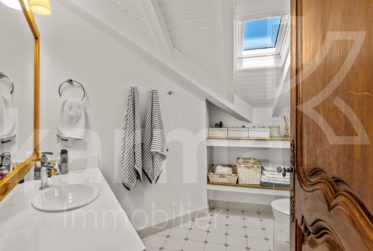 En exclusivité - Propriété exceptionnelle offrant une vue sur le lac et les Montagnes